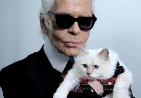 Karl Lagerfeld 退休是个谣言？_Karl Lagerfeld 退休是个谣言？_